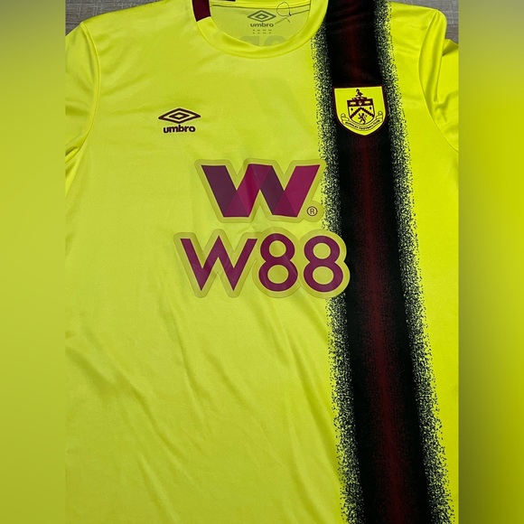Umbro Burnley FC men’s Away soccer Jersey 2023/24 CORK #4 yellow maroon size XL - Picture 16 of 16